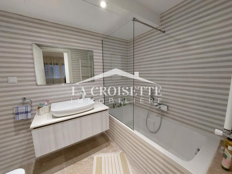 Triplex S+3 avec jardin et piscine couverte à La Soukra